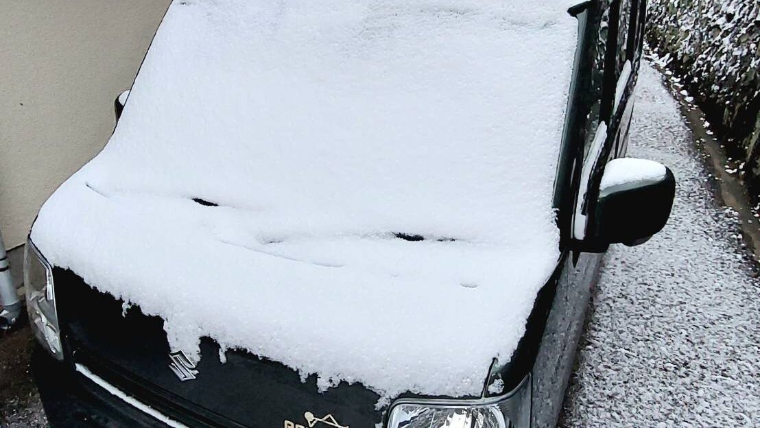 雪が積もった冬の車中泊
