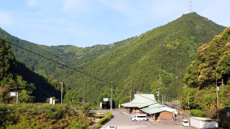 山に囲まれた道の駅